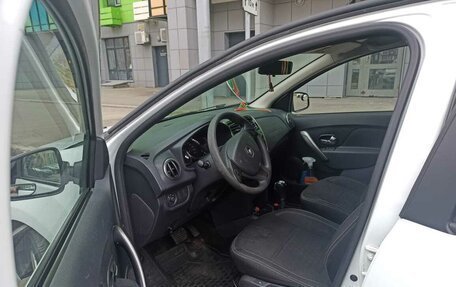 Renault Logan II, 2017 год, 750 000 рублей, 5 фотография