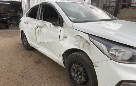 Hyundai Solaris II рестайлинг, 2018 год, 615 000 рублей, 1 фотография