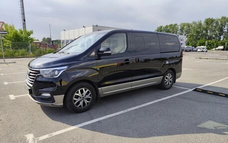 Hyundai H-1 II рестайлинг, 2018 год, 3 300 000 рублей, 2 фотография