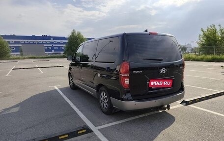 Hyundai H-1 II рестайлинг, 2018 год, 3 300 000 рублей, 3 фотография