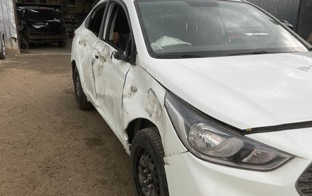 Hyundai Solaris II рестайлинг, 2018 год, 615 000 рублей, 3 фотография