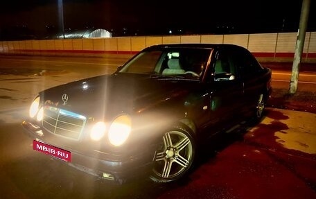 Mercedes-Benz E-Класс, 1998 год, 260 000 рублей, 2 фотография