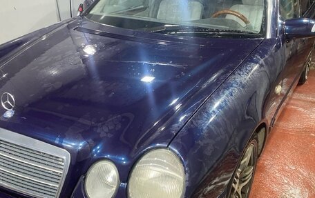Mercedes-Benz E-Класс, 1998 год, 260 000 рублей, 3 фотография