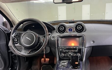 Jaguar XJ IV (X351), 2010 год, 1 550 000 рублей, 10 фотография