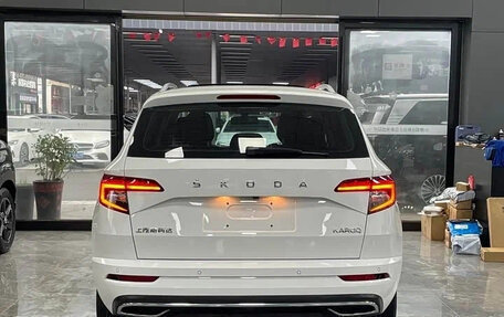 Skoda Karoq I, 2022 год, 1 860 000 рублей, 5 фотография
