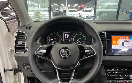 Skoda Karoq I, 2022 год, 1 860 000 рублей, 9 фотография
