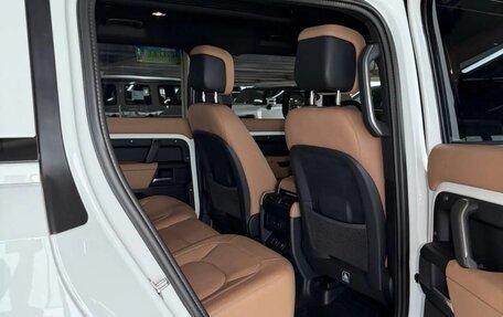 Land Rover Defender II, 2024 год, 9 750 000 рублей, 5 фотография