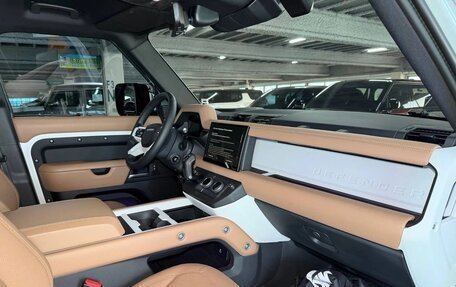 Land Rover Defender II, 2024 год, 9 750 000 рублей, 10 фотография