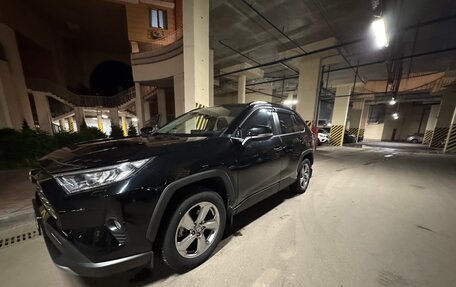 Toyota RAV4, 2020 год, 3 750 000 рублей, 2 фотография