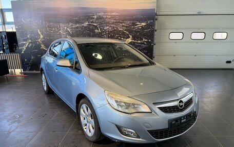 Opel Astra J, 2011 год, 750 000 рублей, 1 фотография