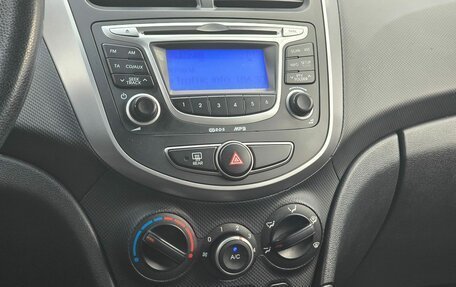 Hyundai Solaris II рестайлинг, 2015 год, 999 000 рублей, 18 фотография