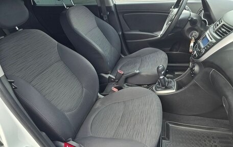 Hyundai Solaris II рестайлинг, 2015 год, 999 000 рублей, 23 фотография