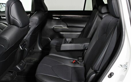 Toyota Highlander, 2025 год, 5 690 000 рублей, 26 фотография