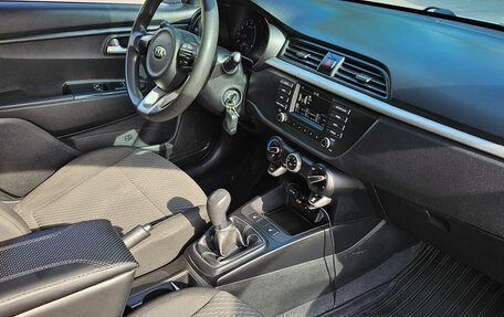 KIA Rio IV, 2017 год, 1 020 000 рублей, 10 фотография