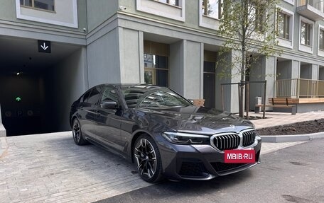 BMW 5 серия, 2021 год, 6 950 000 рублей, 3 фотография