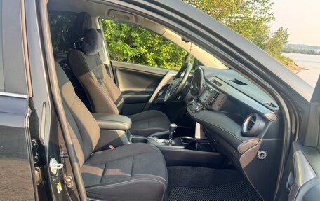 Toyota RAV4, 2015 год, 2 300 000 рублей, 4 фотография