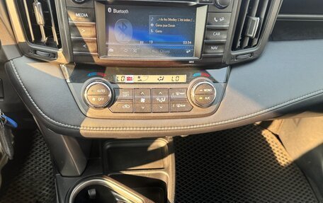 Toyota RAV4, 2015 год, 2 300 000 рублей, 8 фотография
