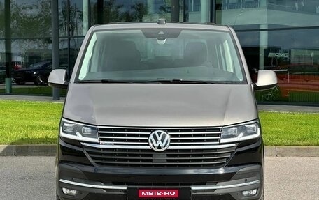 Volkswagen Multivan T6 рестайлинг, 2021 год, 7 350 000 рублей, 2 фотография