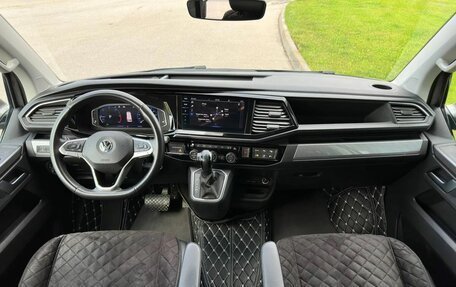 Volkswagen Multivan T6 рестайлинг, 2021 год, 7 350 000 рублей, 16 фотография