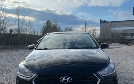 Hyundai Solaris II рестайлинг, 2017 год, 1 200 000 рублей, 3 фотография