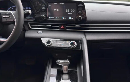 Hyundai Elantra, 2023 год, 1 300 000 рублей, 11 фотография