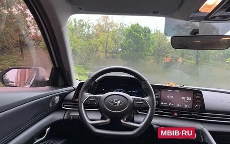 Hyundai Elantra, 2023 год, 1 300 000 рублей, 10 фотография