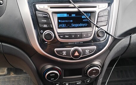 Hyundai Solaris II рестайлинг, 2014 год, 970 000 рублей, 5 фотография