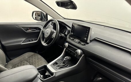 Toyota RAV4, 2020 год, 3 125 000 рублей, 12 фотография