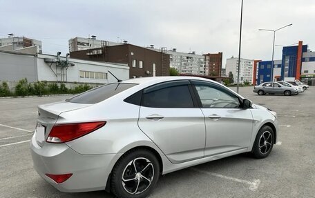 Hyundai Solaris II рестайлинг, 2015 год, 895 000 рублей, 2 фотография