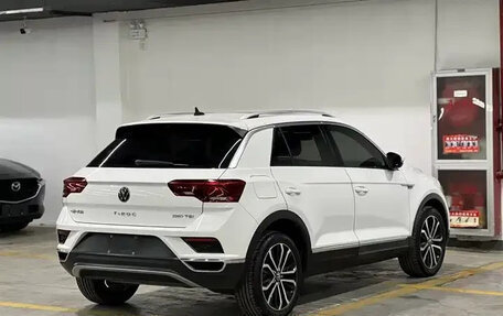 Volkswagen T-Roc I, 2023 год, 1 605 000 рублей, 4 фотография