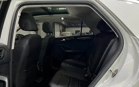 Volkswagen T-Roc I, 2023 год, 1 605 000 рублей, 10 фотография