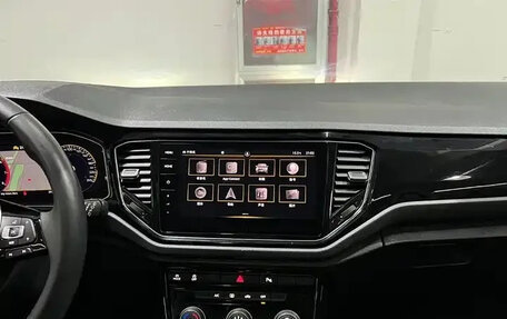 Volkswagen T-Roc I, 2023 год, 1 605 000 рублей, 8 фотография
