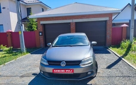 Volkswagen Jetta VI, 2012 год, 840 000 рублей, 3 фотография