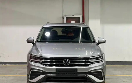 Volkswagen Tiguan II, 2022 год, 2 177 800 рублей, 2 фотография