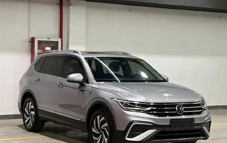 Volkswagen Tiguan II, 2022 год, 2 177 800 рублей, 3 фотография