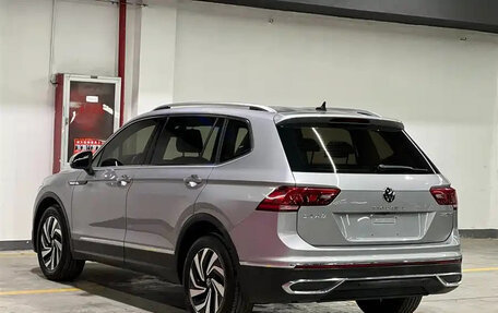Volkswagen Tiguan II, 2022 год, 2 177 800 рублей, 4 фотография