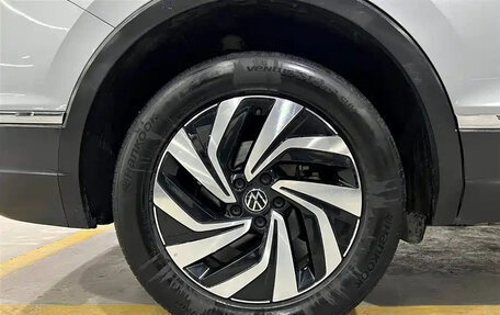 Volkswagen Tiguan II, 2022 год, 2 177 800 рублей, 20 фотография