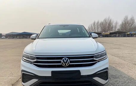 Volkswagen Tiguan II, 2023 год, 1 990 123 рублей, 2 фотография