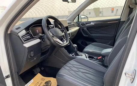 Volkswagen Tiguan II, 2023 год, 1 990 123 рублей, 7 фотография