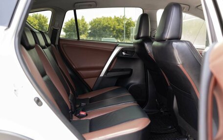 Toyota RAV4, 2013 год, 2 000 000 рублей, 21 фотография