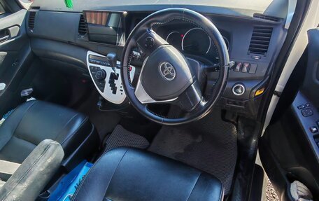 Toyota ISis I, 2013 год, 1 250 000 рублей, 5 фотография