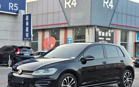 Volkswagen Golf VII, 2018 год, 1 290 010 рублей, 1 фотография