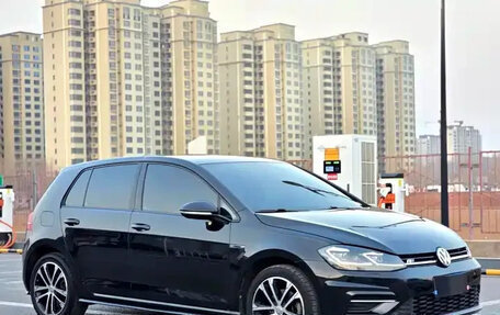 Volkswagen Golf VII, 2018 год, 1 290 010 рублей, 3 фотография