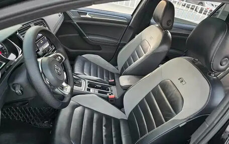 Volkswagen Golf VII, 2018 год, 1 290 010 рублей, 10 фотография