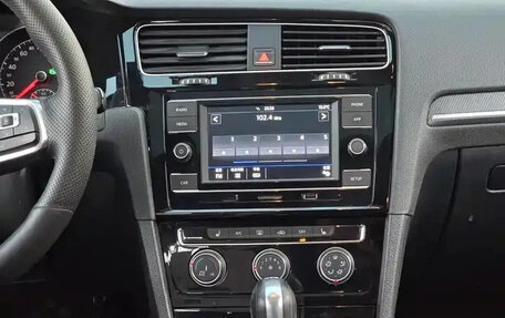Volkswagen Golf VII, 2018 год, 1 290 010 рублей, 16 фотография