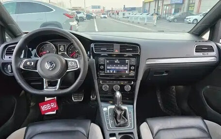 Volkswagen Golf VII, 2018 год, 1 290 010 рублей, 13 фотография