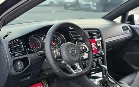 Volkswagen Golf VII, 2018 год, 1 290 010 рублей, 15 фотография