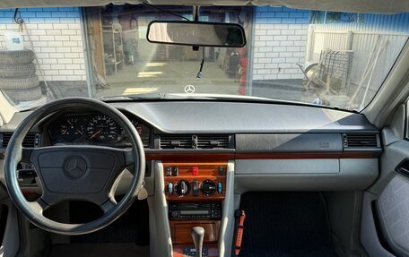 Mercedes-Benz E-Класс, 1994 год, 2 000 000 рублей, 27 фотография