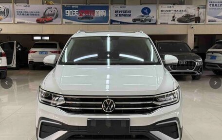 Volkswagen Tiguan II, 2023 год, 2 450 000 рублей, 2 фотография