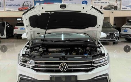 Volkswagen Tiguan II, 2023 год, 2 450 000 рублей, 7 фотография